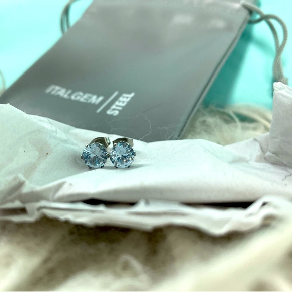 NWOT ITALGEM Cubic Zirconia Studs - Picture 2 of 5